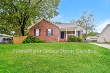 Main picture of 904 Benjamin Bensen St