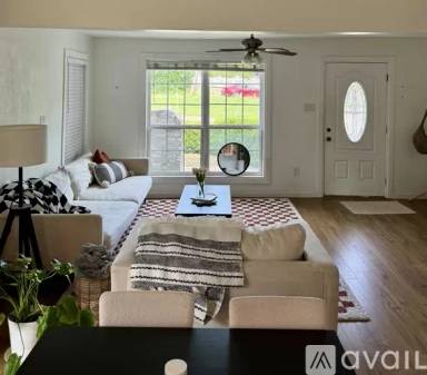 Main picture of 807 S Van Buren Ave