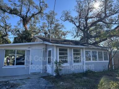 Main picture of 915 Ewing Ave