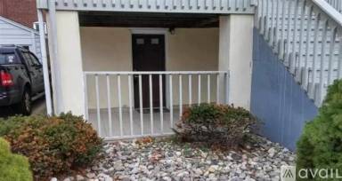 Main picture of 105 N Richards Ave