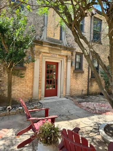 Main picture of 2512 N Robinson Ave