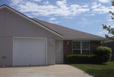 Main picture of 501 SE Chelsey Ln