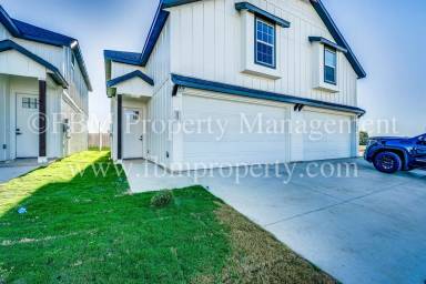 Main picture of 301 E Criner St