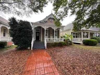 Main picture of 542 Front Ave