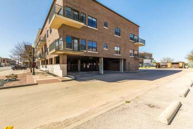 Main picture of 330 Austin Ave