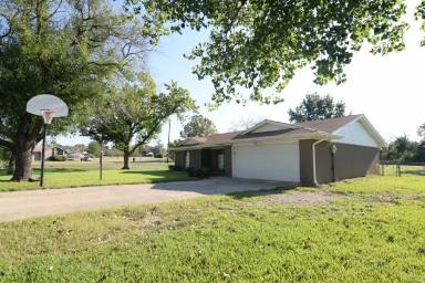 Main picture of 211 Limewood Ln