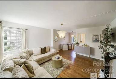 Main picture of 439 Wakefield Dr