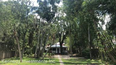Main picture of 4124 N Riverside Dr