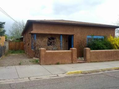 Main picture of 726 W Manhattan Ave