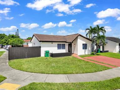 Main picture of 13821 SW 24th St