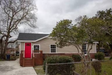 Main picture of 1550 Houston St