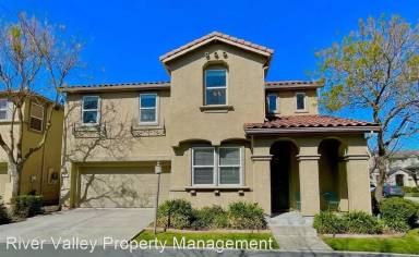 Main picture of 4 Shadmoor Pl