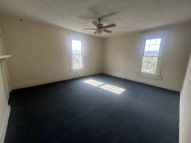 Main picture of 390 Forest Ave