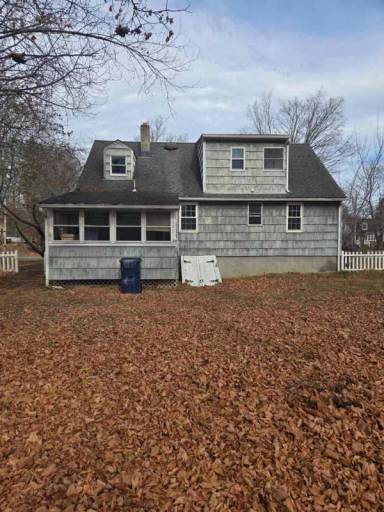 Main picture of 8 Patricia Ln