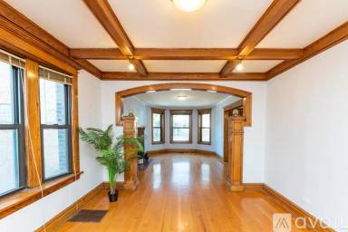 Main picture of 2611 N Kimball Ave