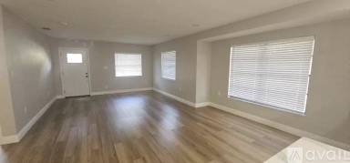 Main picture of 5802 N Suwanee Ave