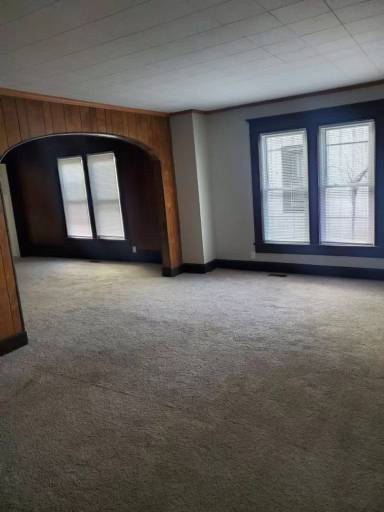 Main picture of 623 W 9th St