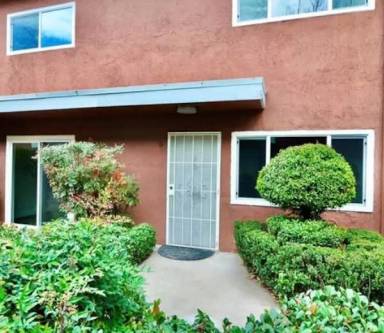 Main picture of 1060 E Washington Ave