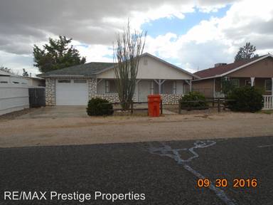 Main picture of 3142 E Thompson Ave