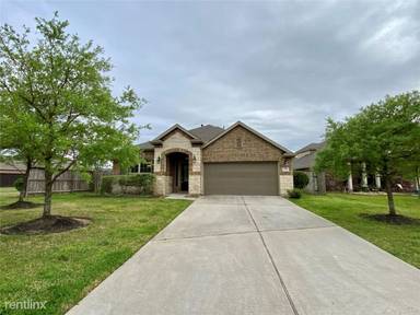 Main picture of 2274 Oak Circle Dr N