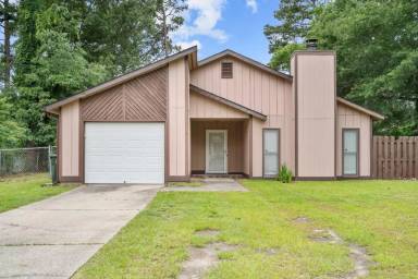 Main picture of 920 Inglewood Ln