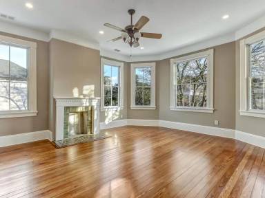 Main picture of 220 W 35th St