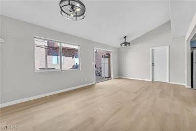 Main picture of 5205 Golden Ln