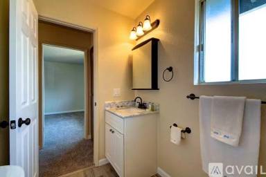 Main picture of 2355 Fairfield Ave