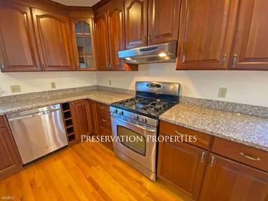 Main picture of 21 Pleasant St