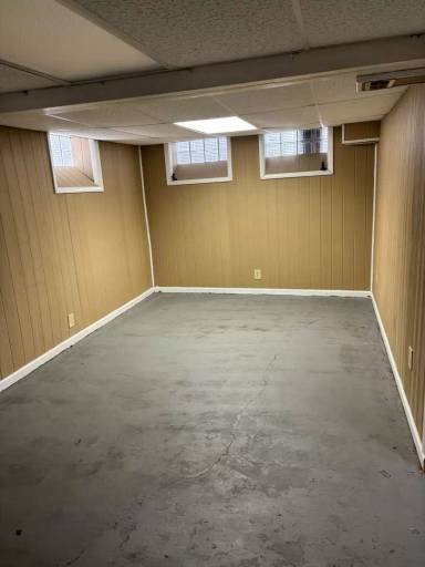 Main picture of 830 E 256th St