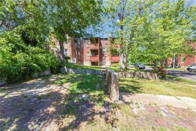 Main picture of 3300 Miami St
