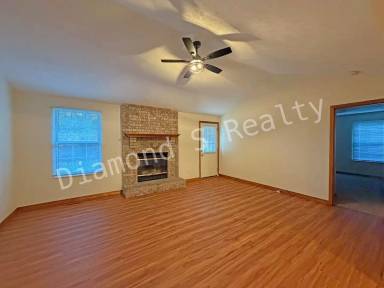 Main picture of 3206 E Lark St