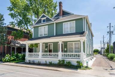 Main picture of 613 E New York St
