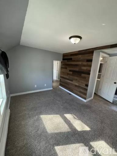 Main picture of 1025 W Franklin St