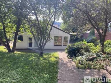 Main picture of 864 Riverview Ave