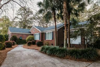 Main picture of 944 Lakeview Dr