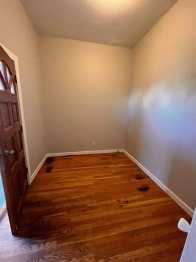 Main picture of 786 Roland St