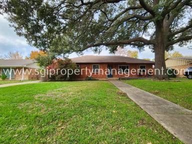 Main picture of 702 S Waterview Dr