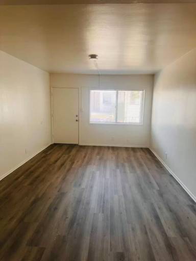 Main picture of 11833-37 S Figueroa St