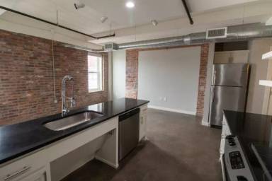 Main picture of 310 E 1st St