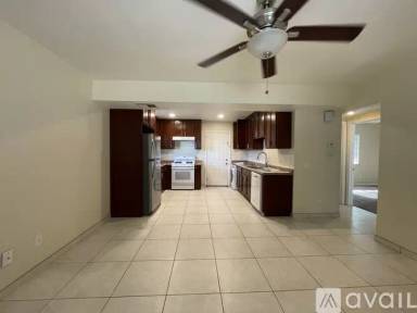Main picture of 422 W Rosa Parks Rd