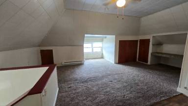 Main picture of 227 W Oak St