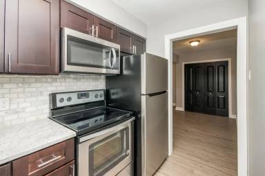 Main picture of 4401 Crooks Rd