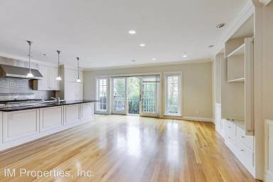 Main picture of 330 Locust St