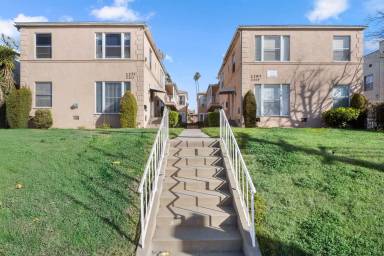Main picture of 2267 W Adams Blvd
