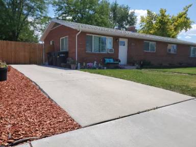 Main picture of 1089 W 300 N