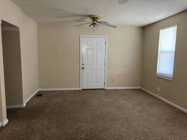 Main picture of 142 Broadway St