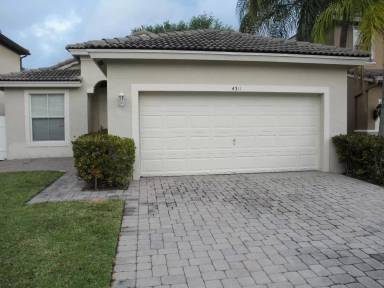 Main picture of 4311 N Magnolia Cir