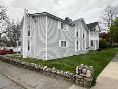 Main picture of 100 Franklin Ave