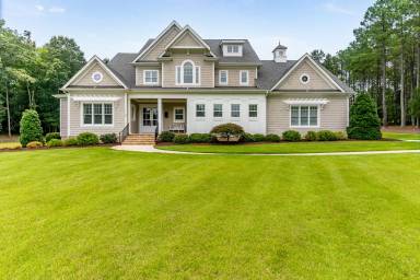 Main picture of 6 Castlewood Dr